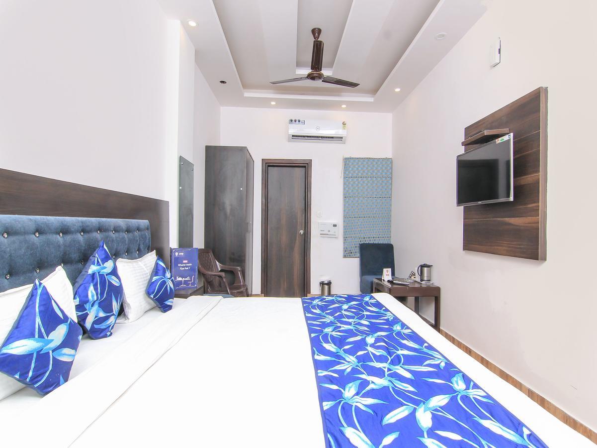 Oyo 6780 Hotel Shiva Grand Chinhat Экстерьер фото