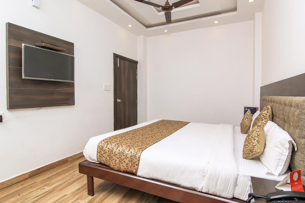 Oyo 6780 Hotel Shiva Grand Chinhat Экстерьер фото